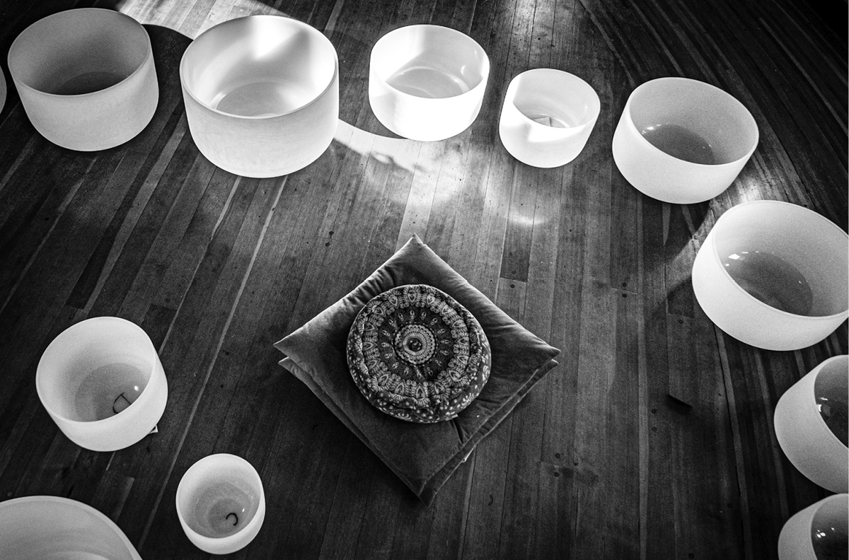 Sound bath 4 Monochrome